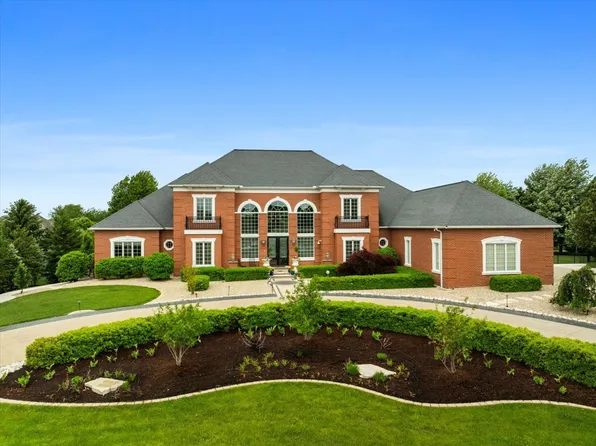 12 Worthington Ct, Bloomington, IL 61704