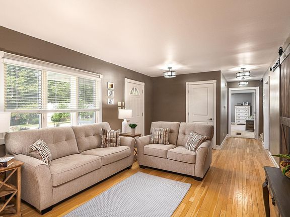 5th image of 1811 Redwood Ln