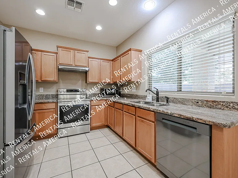 7414 N 88th Ln — Photo 15