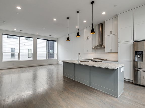 3rd image of 5927 Lindell Ave Unit 103