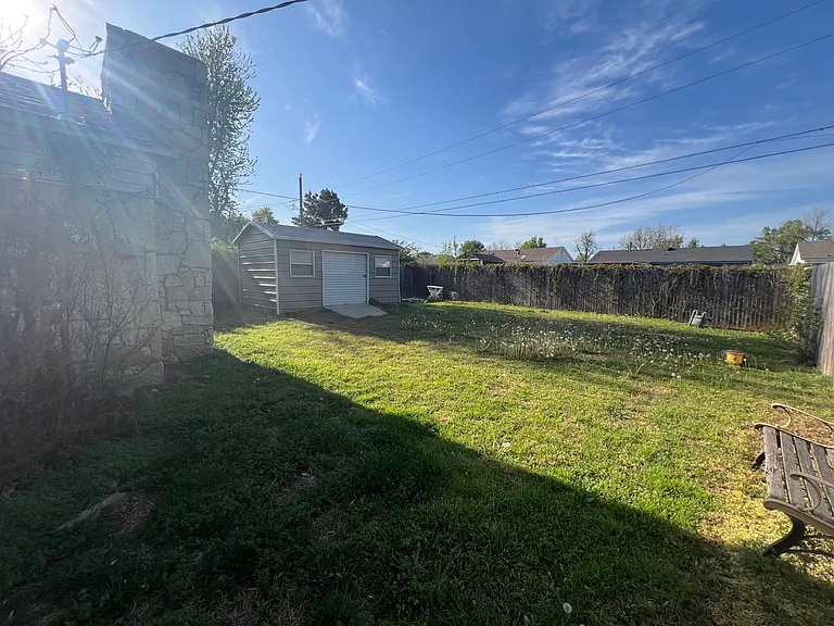 713 SW 49th St — Photo 33