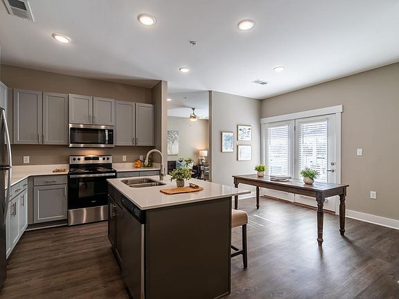 3rd image of 1006 Beaty Blvd #B108