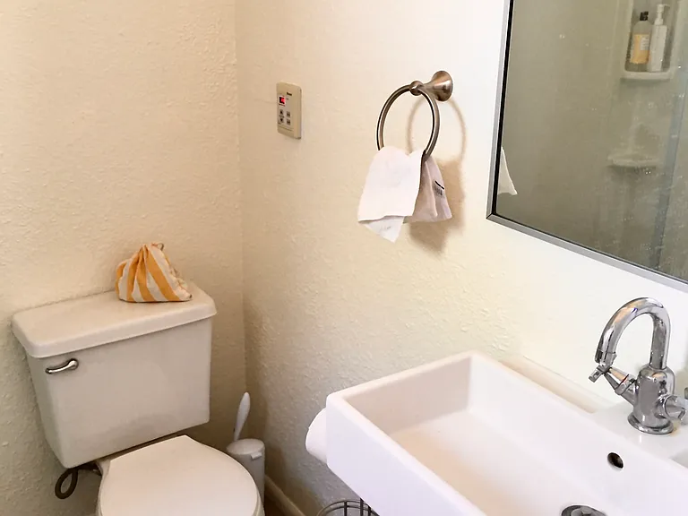 1724 N Whittier Dr — Photo 10