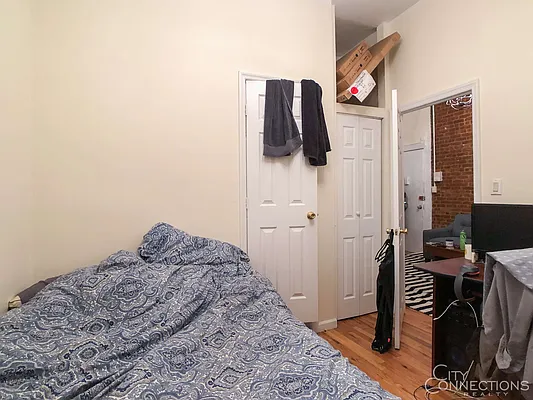 Rented by City Connections Realty | media 10
