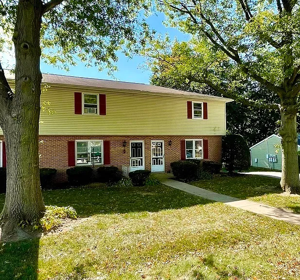 Oak Manor Dr — Photo 91