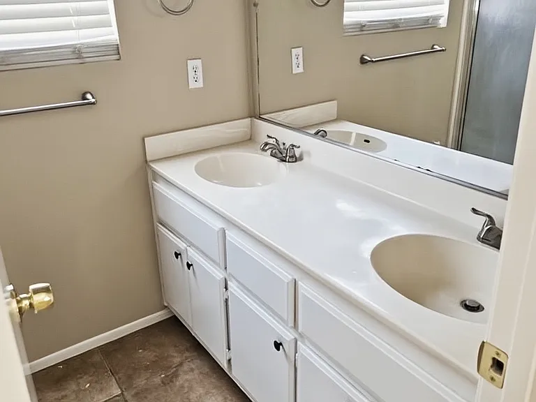 13715 El Rio Ln — Photo 10