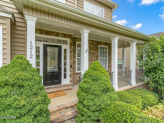 4th image of 1212 Maples Glen Ln