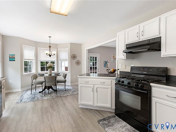 4th image of 11524 Pinedale Dr