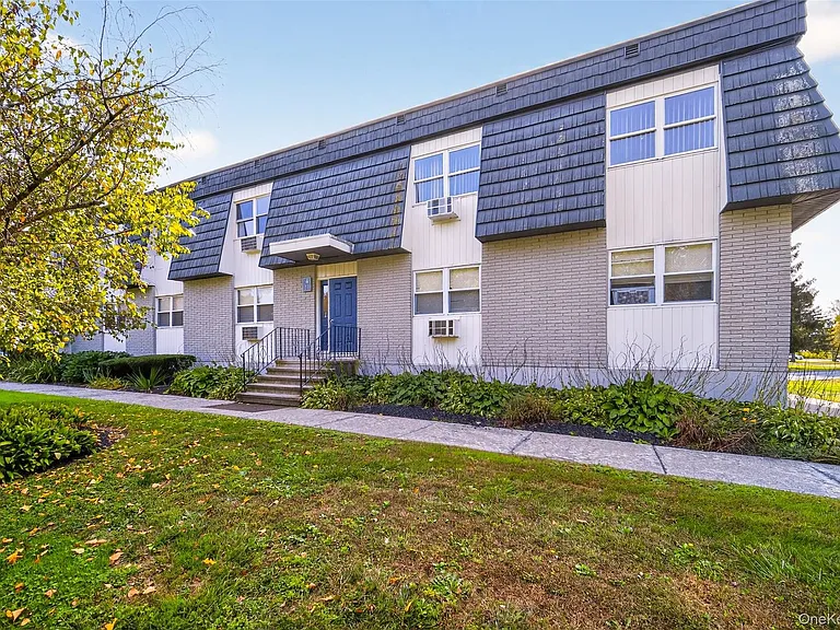 4 White Gate Rd #K — Photo 3