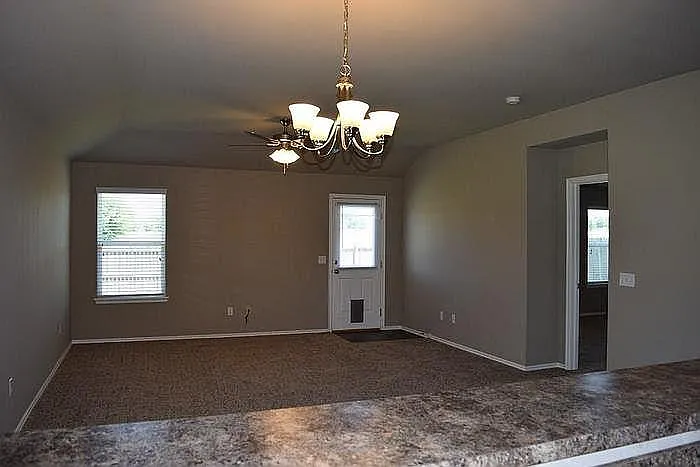 2412 Canyon Creek Dr — Photo 13