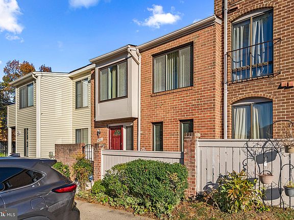 2nd image of 9733 Brassie Way