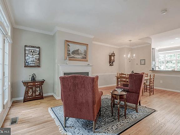 5th image of 413 Ashford Ln