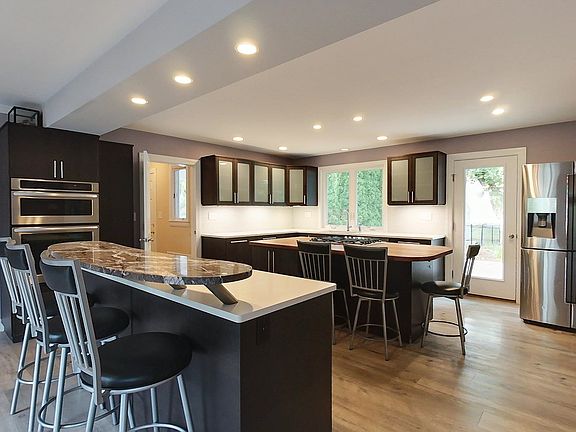 3rd image of 14 Chelsea Court