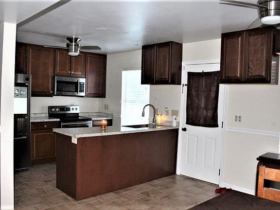 5th image of 100 Vineyard Ln