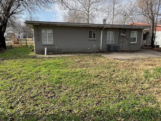 1916 S Millwood Ave — Photo 9