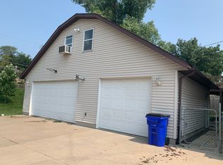 2949 Circle Dr NE, Cedar Rapids, IA 52402