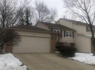 634 Dunsten Cir, Northbrook, IL