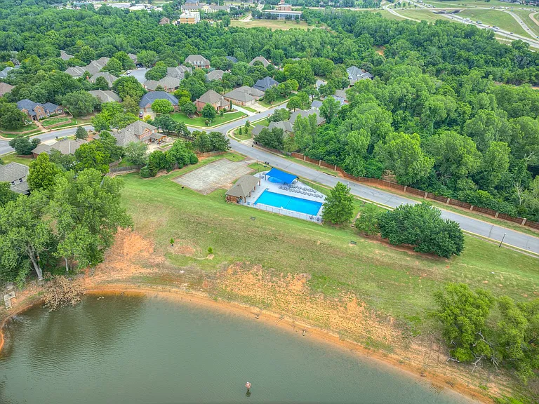 1104 Fox Lake Ln — Photo 46