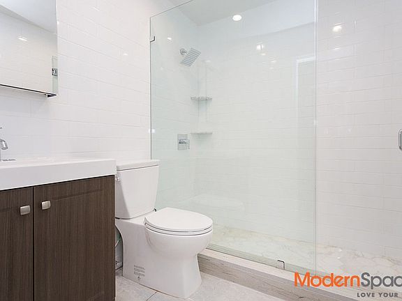 3rd image of 1427 Astoria Blvd #3
