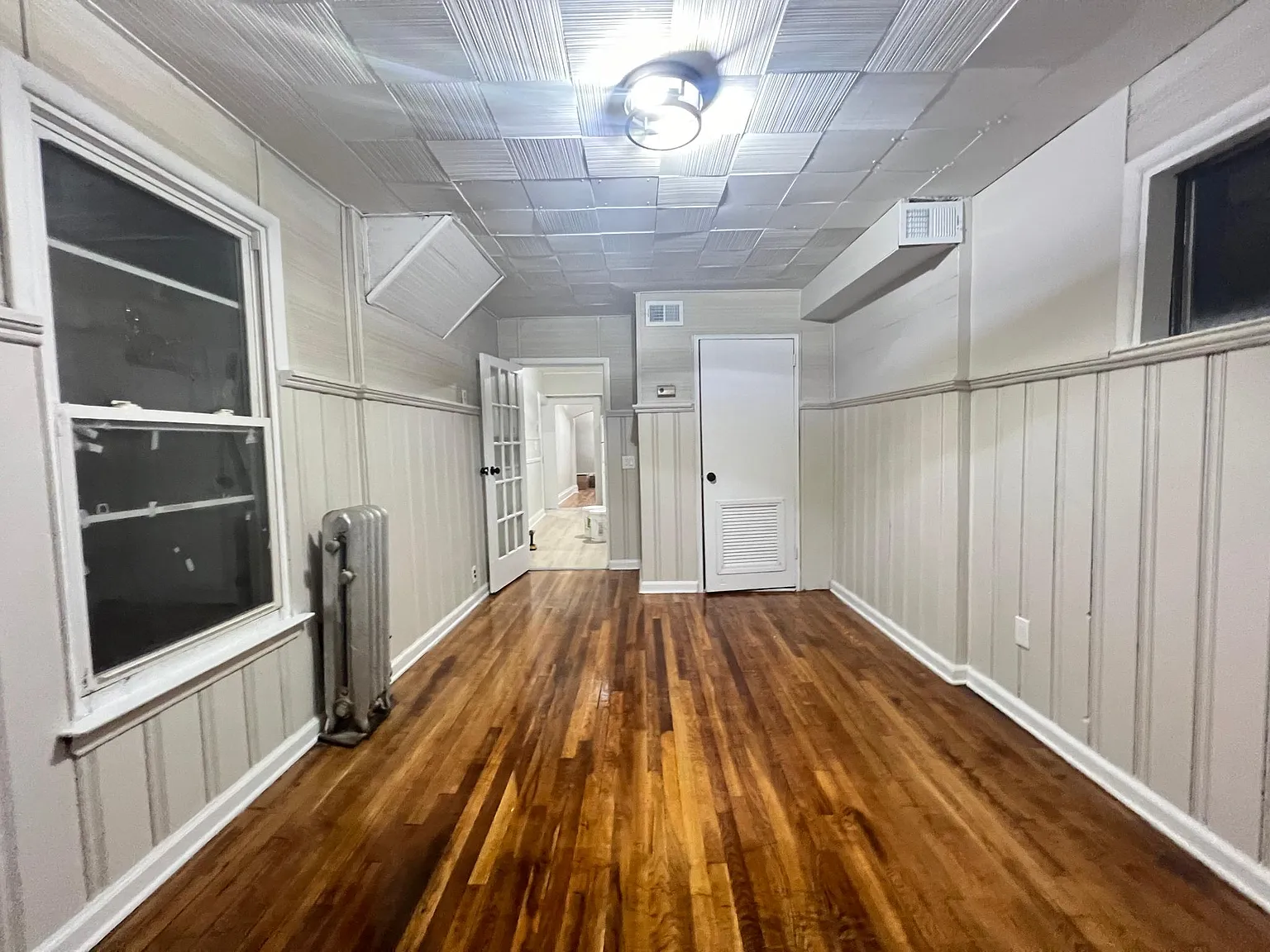3 bed, 1000 sqft, $2,050 — Photo 2