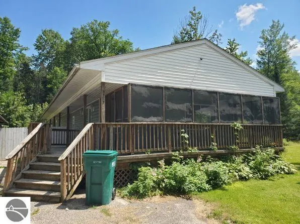 5775 River Valley Dr, Prescott, MI 48756