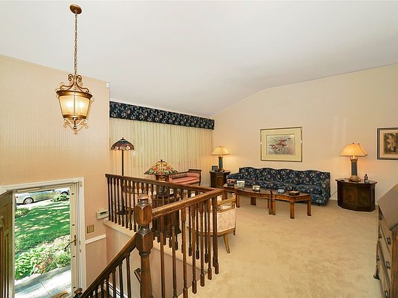 4th image of 25 Sunflower Dr