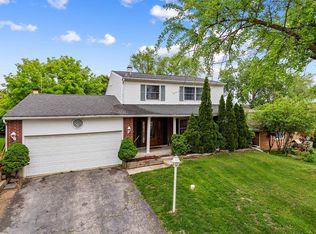 9040 Chestnut Dr, Hickory Hills, IL