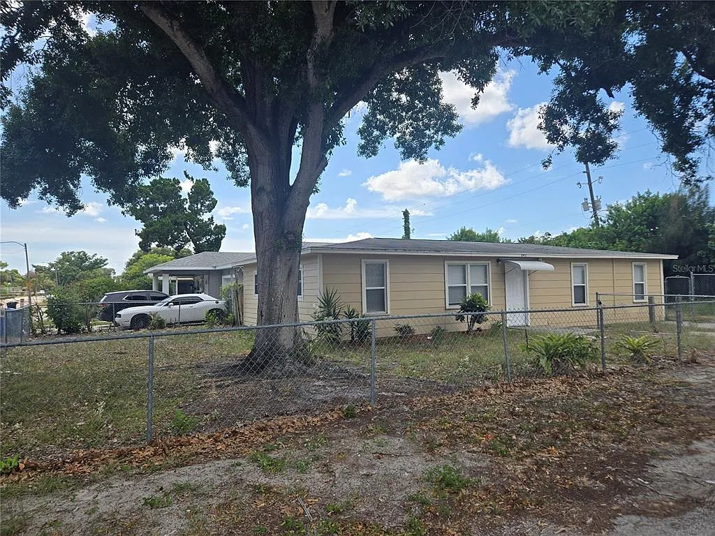4 bed, 2.0 bath, 1224 sqft, $2,400 — Photo 1