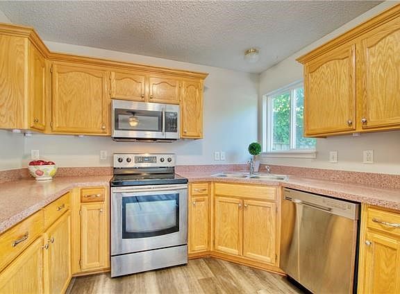 3rd image of 514 SW 10th St