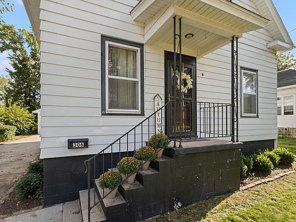 2nd image of 306 W Edgewater St