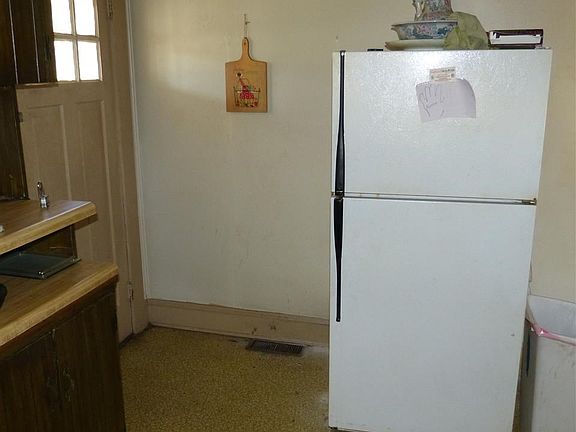 5th image of 166 Missouri St