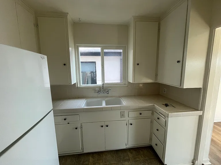 3012 Manhattan Ave #1/2 — Photo 5