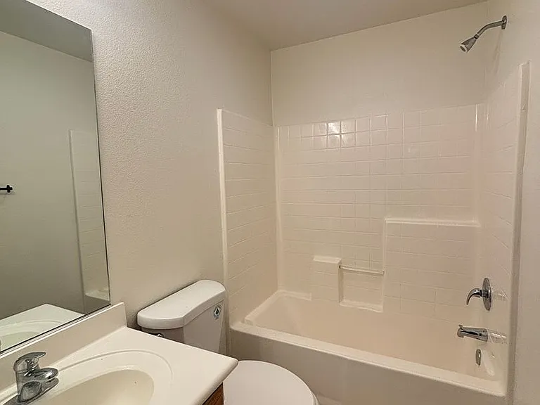 2416 W Valley Vis — Photo 17
