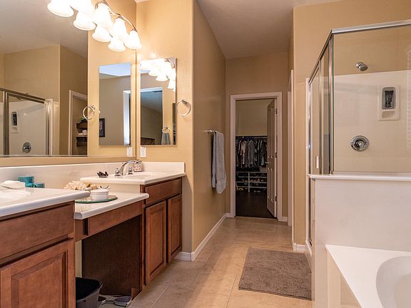 4th image of 3311 E Yellowstone Pl