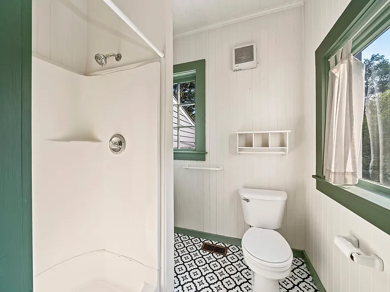 583 Russell Dr — Photo 21