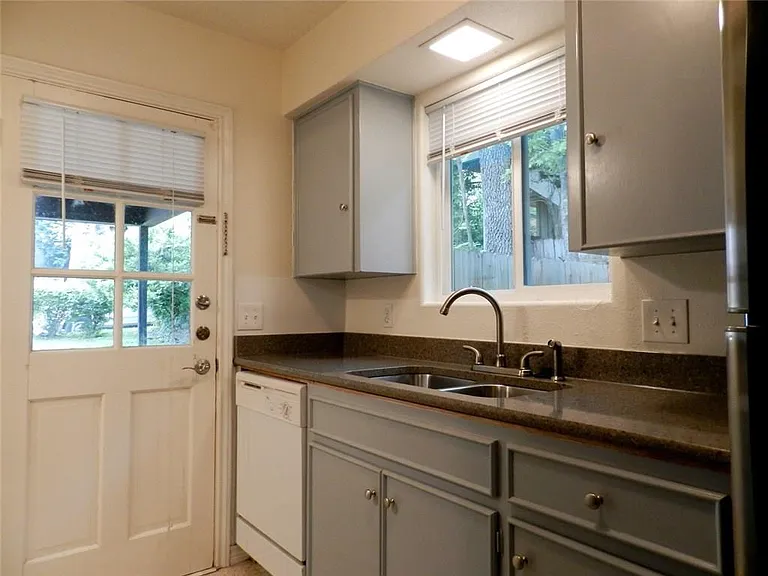 3713 Meredith St — Photo 9