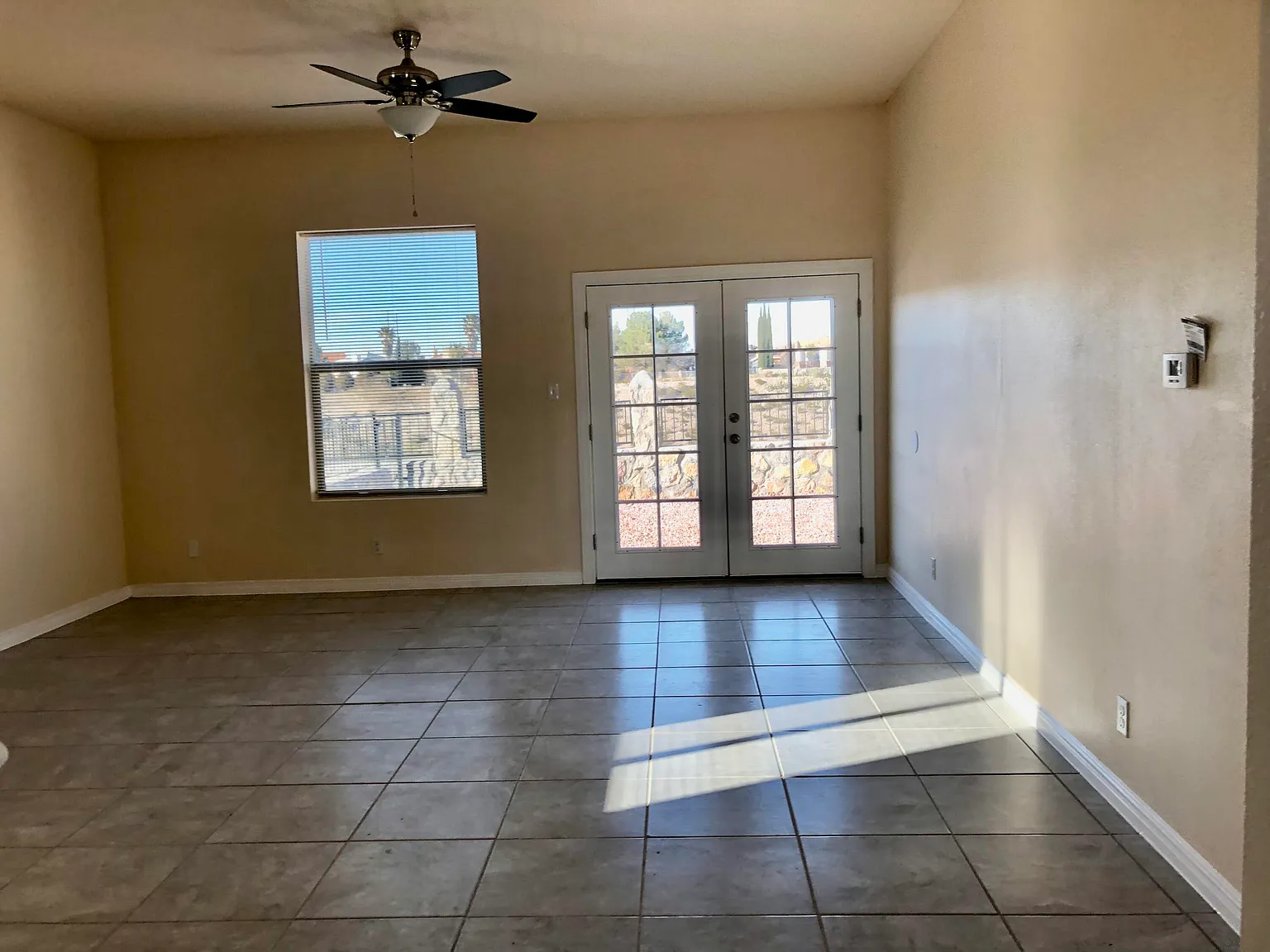 3 bed, 2.0 bath, 1100 sqft, $1,600 — Photo 4
