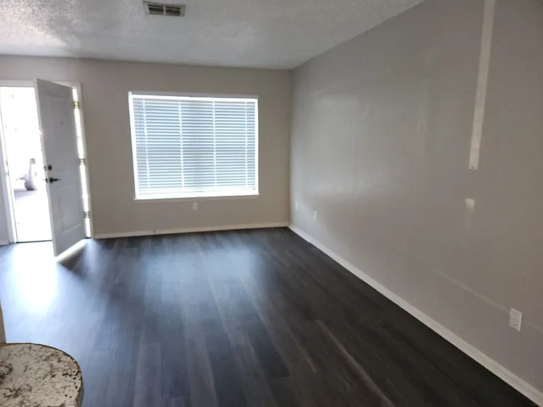 1704 Warren Dr — Photo 11