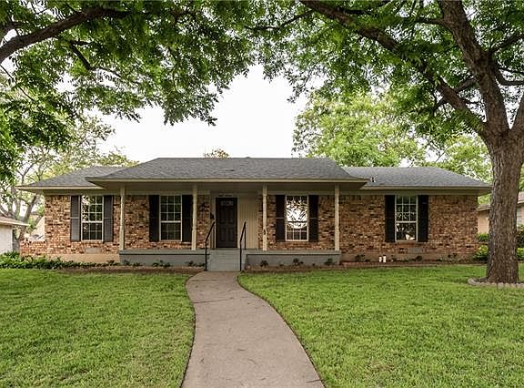 2nd image of 832 Ray Andra Dr