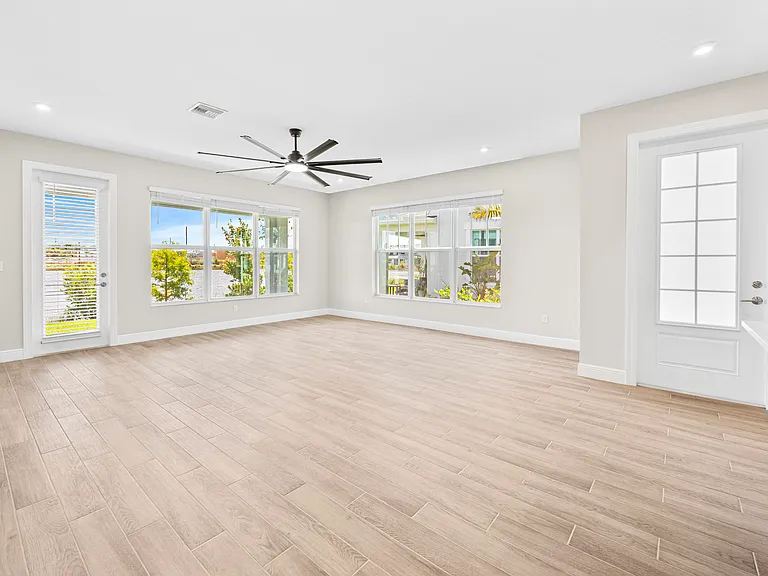 3542 NW Solange Ct — Photo 11