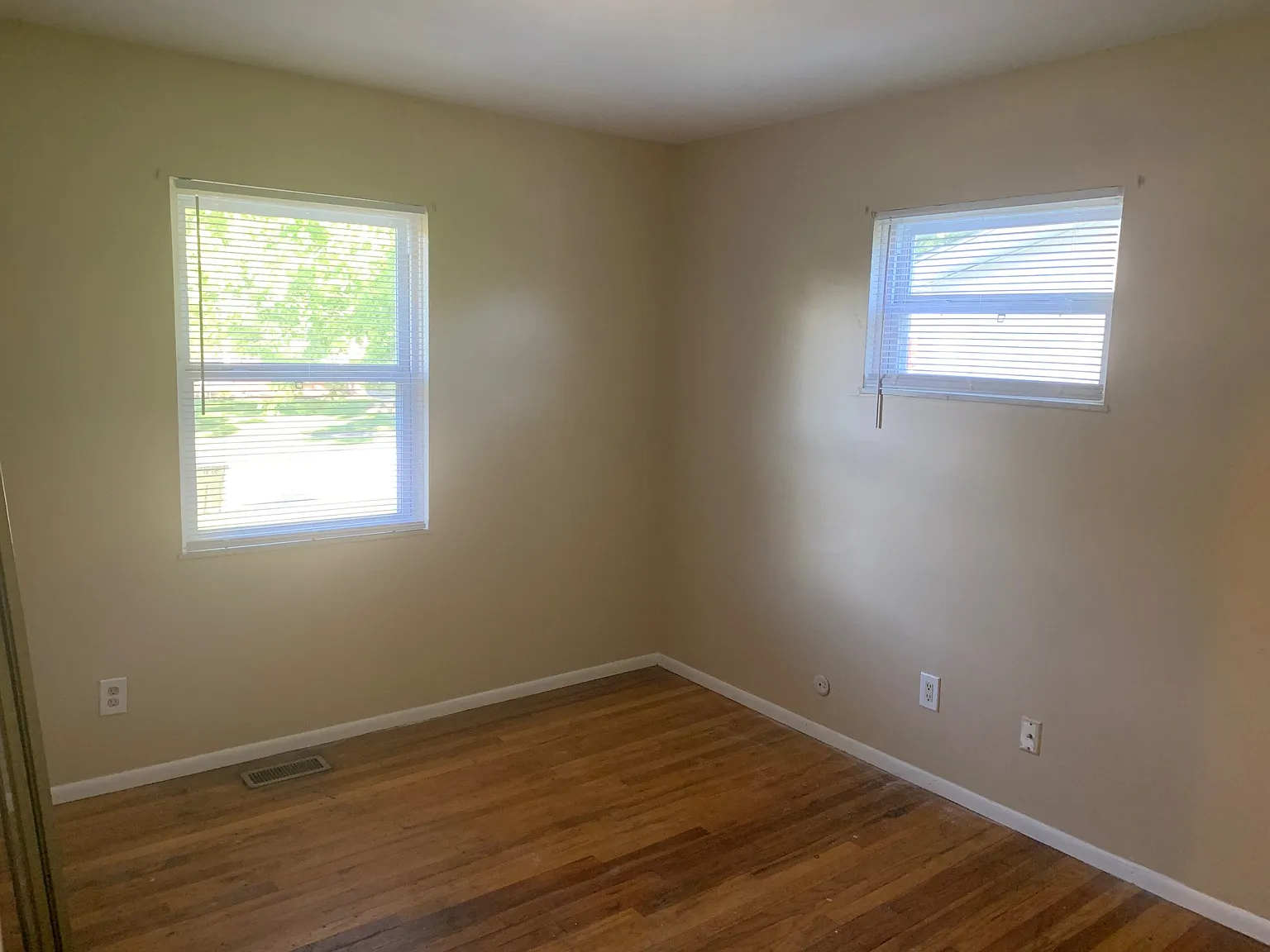 4 bed, 1.5 bath, 2054 sqft, $1,995 — Photo 4