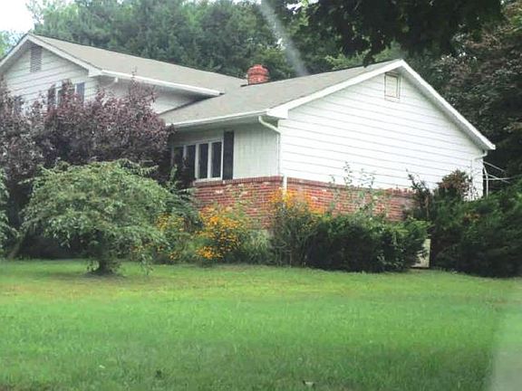 living/dining room side 
