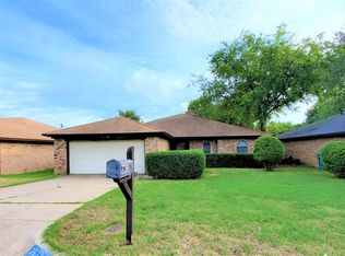 3633 Wedgworth Rd S, Fort Worth, TX 76133