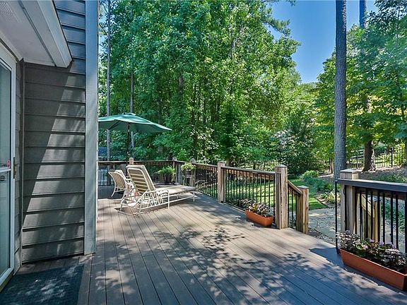 5th image of 3110 Sandhurst Dr