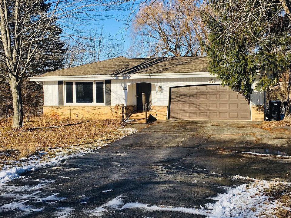 1st image of S66W25150 Moraine Ct