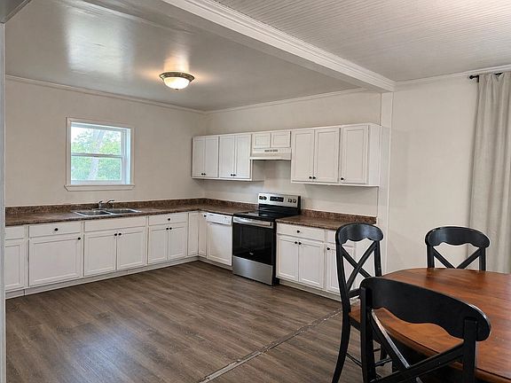 5th image of 445 Arch St