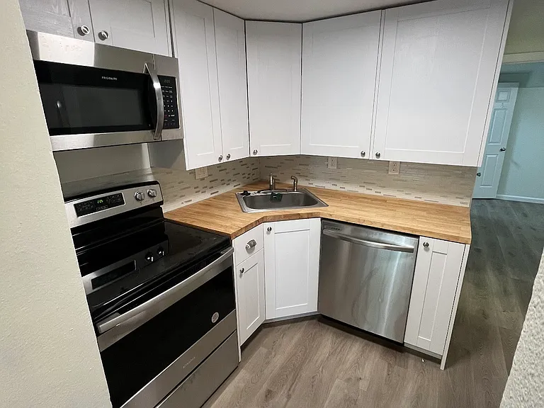 839 E Costilla St #B — Photo 7