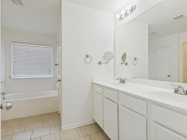 900 San Felipe Trl — Photo 7