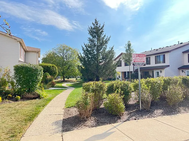 341 Jefferson Ct — Photo 17