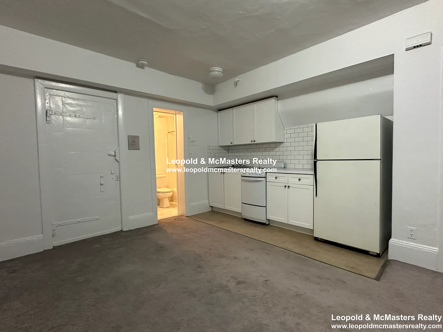 Studio, $2,100 — Photo 4
